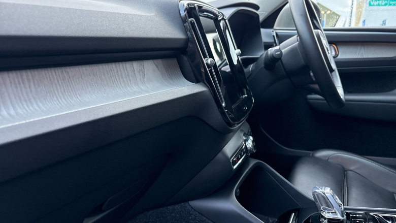 Volvo Xc40 2.0 B4P Inscription Pro 5dr Auto Petrol Estate